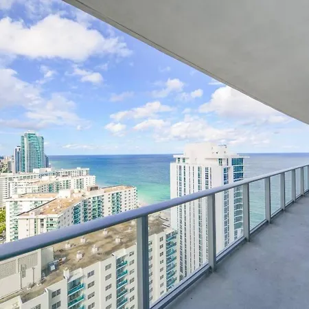 Fantastic Hyde Condo 2/2 Top Amenities Front Beach